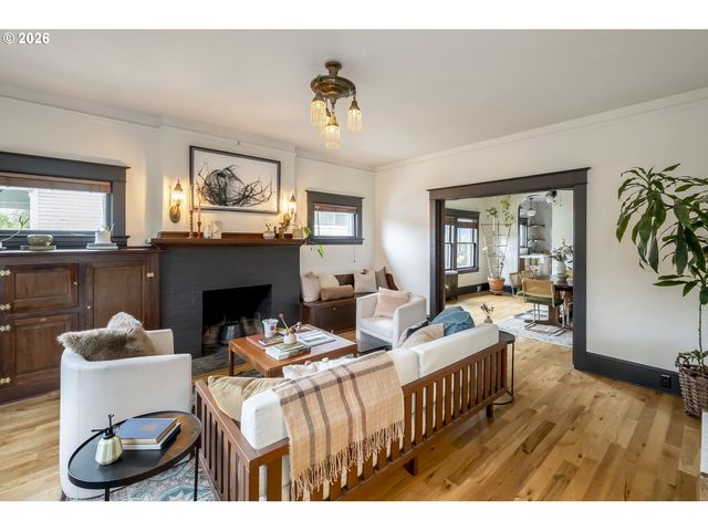 7027 N MOORE Ave, Portland, OR 97217