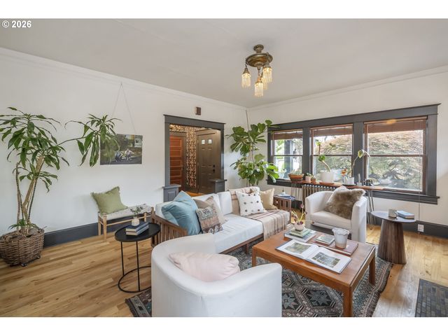 7027 N MOORE Ave, Portland, OR 97217
