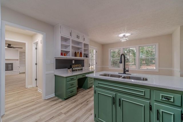 380 Cardigan SW Circle, Lilburn, GA 30047