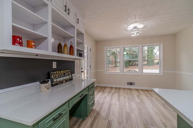 380 Cardigan SW Circle, Lilburn, GA 30047