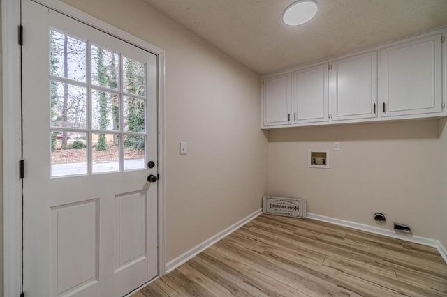 380 Cardigan SW Circle, Lilburn, GA 30047