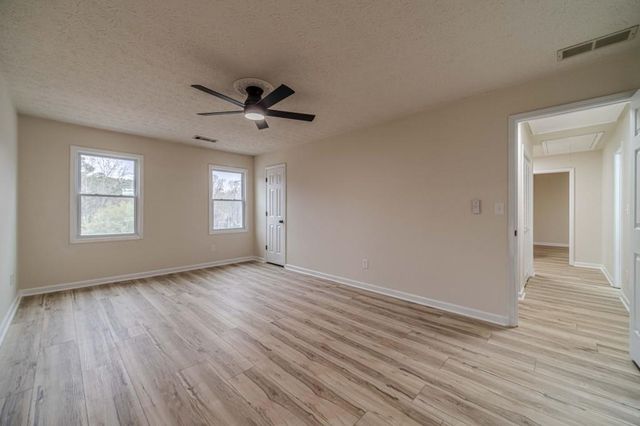 380 Cardigan SW Circle, Lilburn, GA 30047