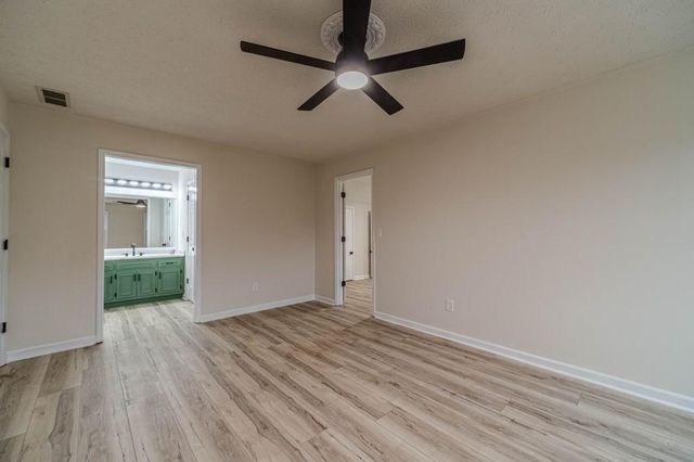 380 Cardigan SW Circle, Lilburn, GA 30047