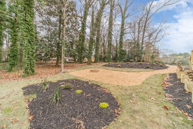 380 Cardigan SW Circle, Lilburn, GA 30047