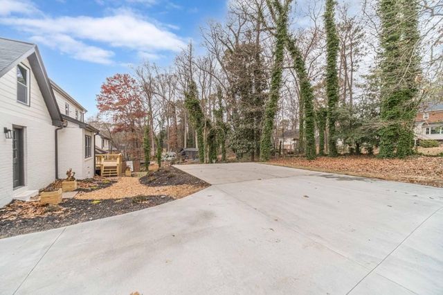 380 Cardigan SW Circle, Lilburn, GA 30047