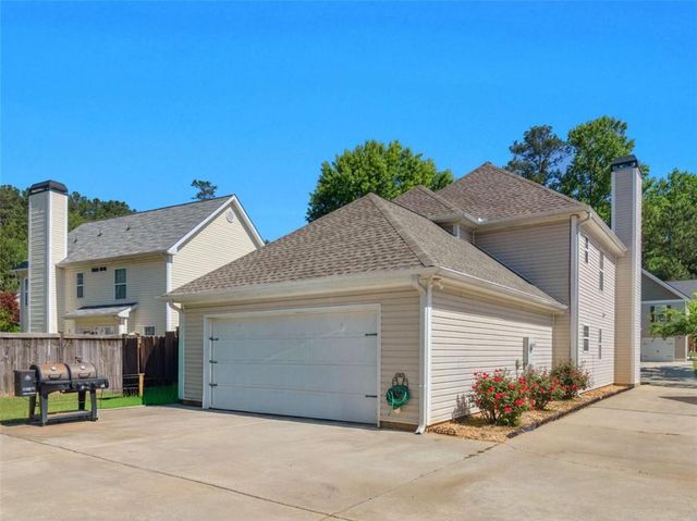 165 Brasch Park Drive, Grantville, GA 30220