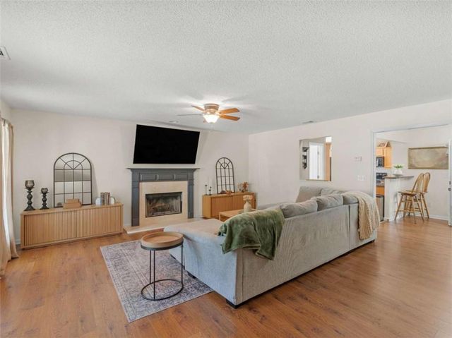 165 Brasch Park Drive, Grantville, GA 30220