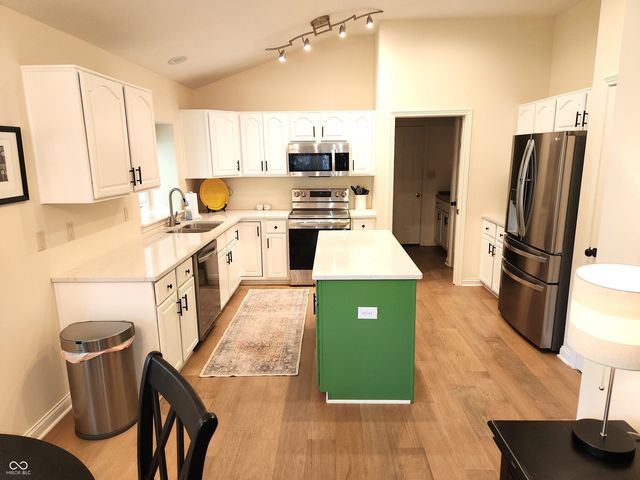 11548 Applewood Circle, Carmel, IN 46032