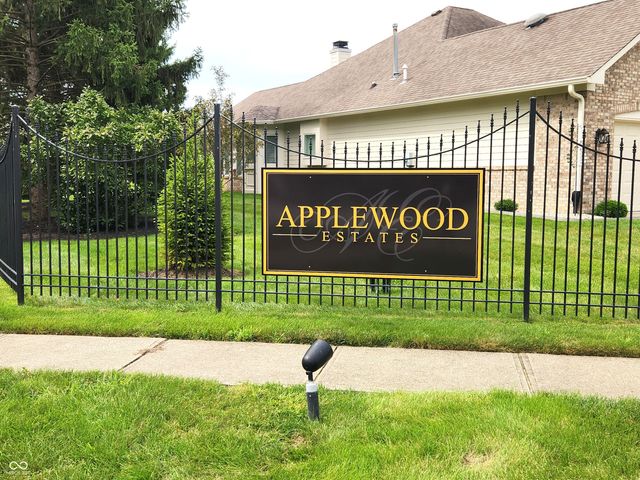 11548 Applewood Circle, Carmel, IN 46032