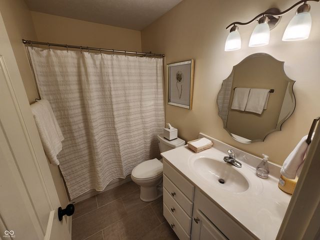 11548 Applewood Circle, Carmel, IN 46032