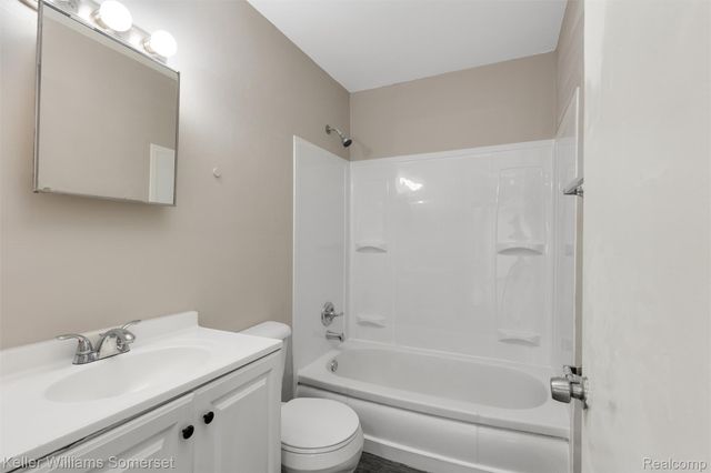 8477 Prospect Avenue, Warren, MI 48089