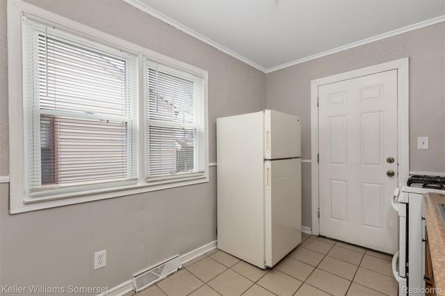 8477 Prospect Avenue, Warren, MI 48089