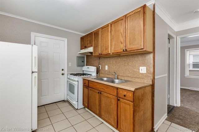 8477 Prospect Avenue, Warren, MI 48089