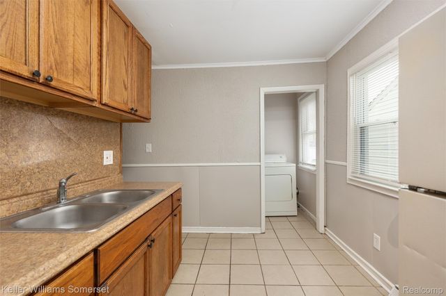 8477 Prospect Avenue, Warren, MI 48089