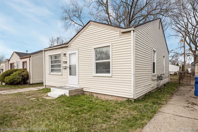 8477 Prospect Avenue, Warren, MI 48089