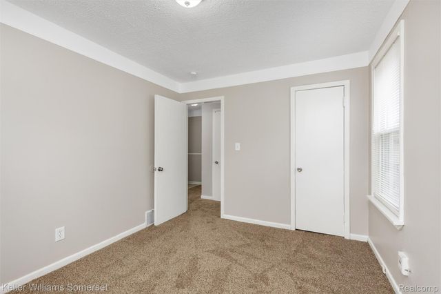 8477 Prospect Avenue, Warren, MI 48089