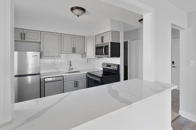 6029 N Winthrop Avenue 503, Chicago, IL 60660