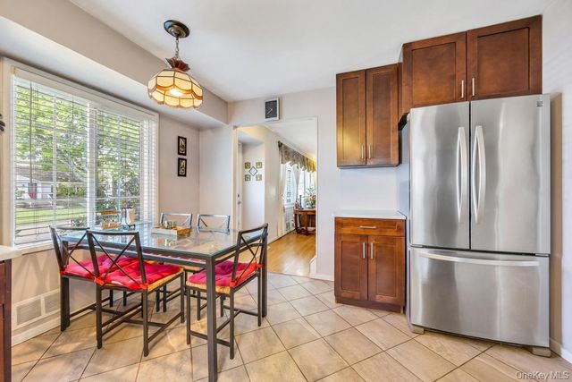 2 Wellesley Lane, Hicksville, NY 11801