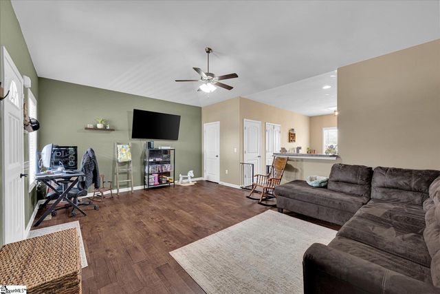 112 W 3rd Avenue, Easley, SC 29640