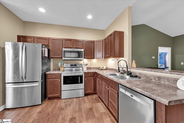 112 W 3rd Avenue, Easley, SC 29640