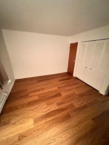 303 N Elmwood Avenue, Wood Dale, IL 60191