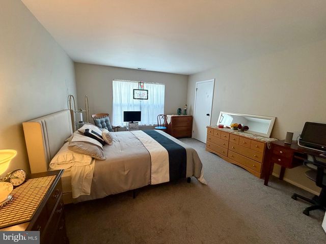 17 WINDSOR CT, Sewell, NJ 08080