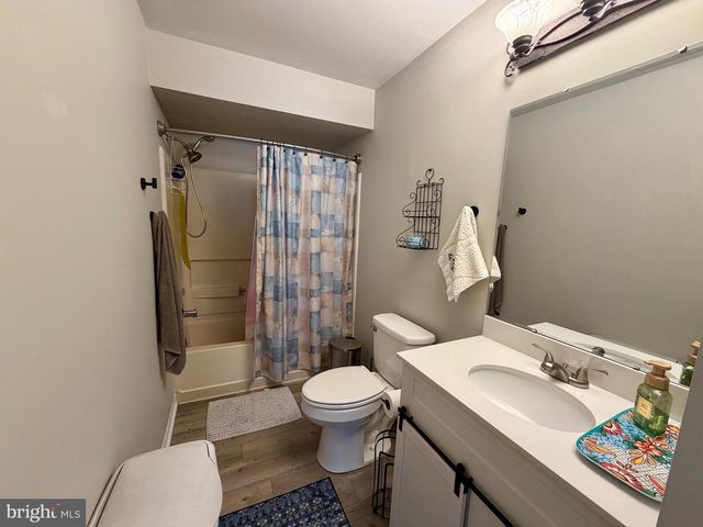 17 WINDSOR CT, Sewell, NJ 08080