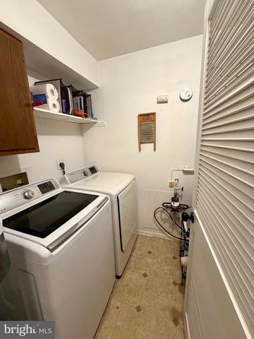 17 WINDSOR CT, Sewell, NJ 08080