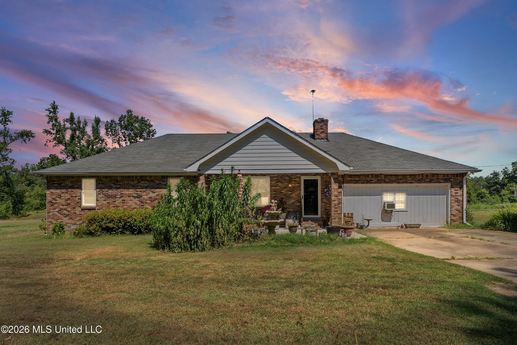 83 County Road 523, Como, MS 38619 — exterior