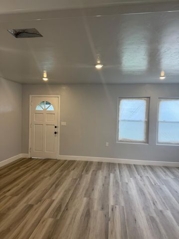 3020 E Hedges Avenue, Fresno, CA 93703