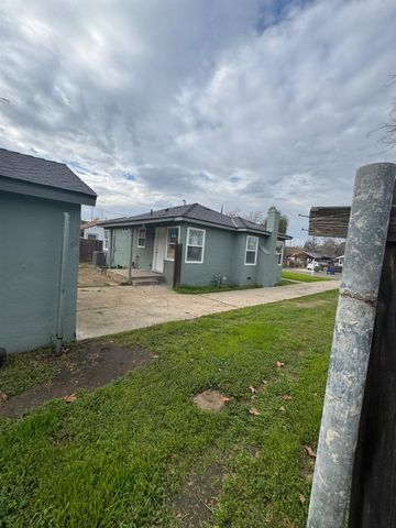 3020 E Hedges Avenue, Fresno, CA 93703