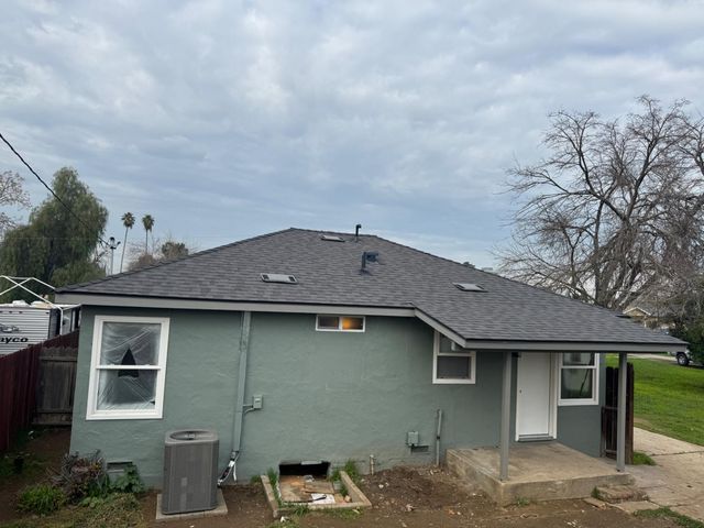 3020 E Hedges Avenue, Fresno, CA 93703