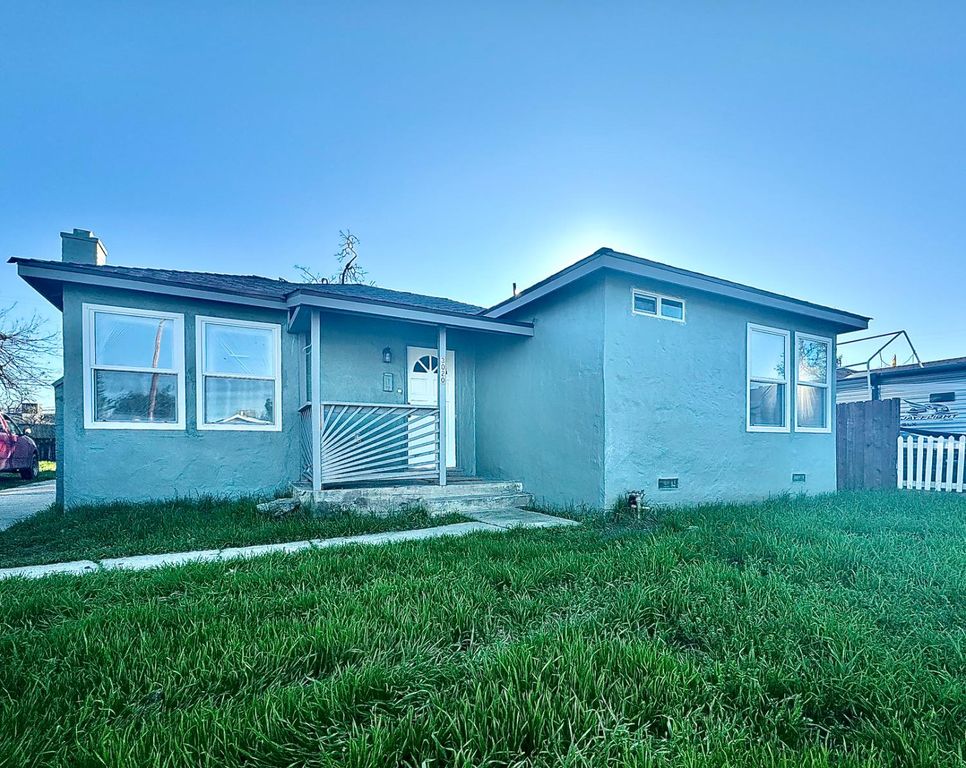 3020 E Hedges Avenue, Fresno, CA 93703