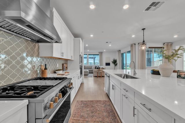 4651 Scenic Vista Dr, Folsom, CA 95630