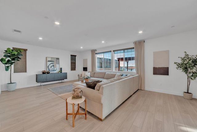 4651 Scenic Vista Dr, Folsom, CA 95630
