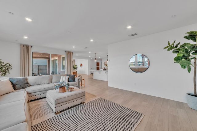 4651 Scenic Vista Dr, Folsom, CA 95630
