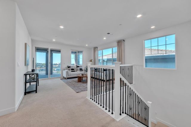 4651 Scenic Vista Dr, Folsom, CA 95630
