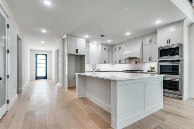 99 Kay Lane, Westworth Village, TX 76114