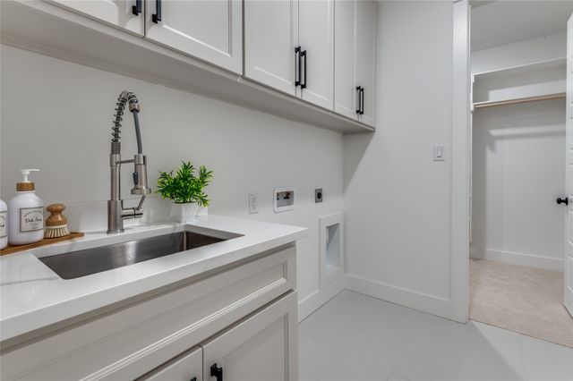 99 Kay Lane, Westworth Village, TX 76114