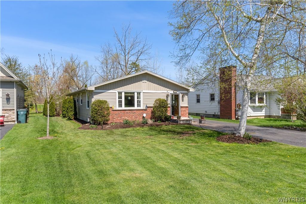 71 Sunset Drive, Wheatfield, NY 14304