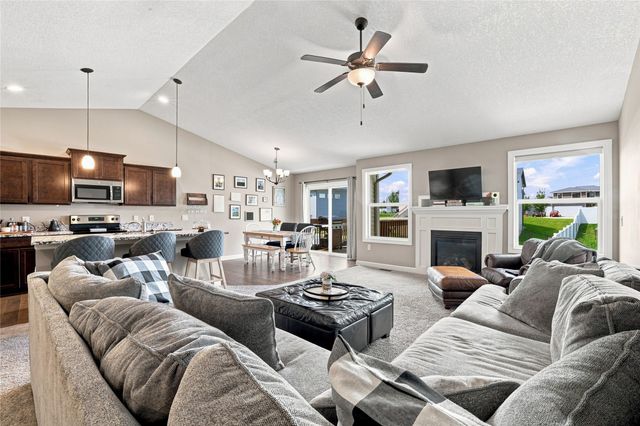 2616 6th Avenue SW, Altoona, IA 50009
