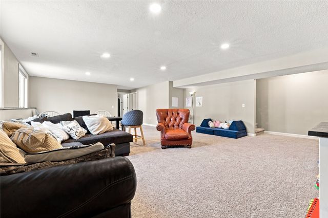 2616 6th Avenue SW, Altoona, IA 50009