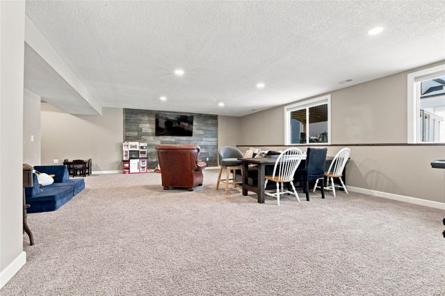 2616 6th Avenue SW, Altoona, IA 50009