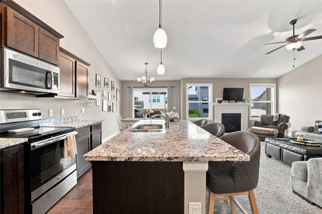 2616 6th Avenue SW, Altoona, IA 50009