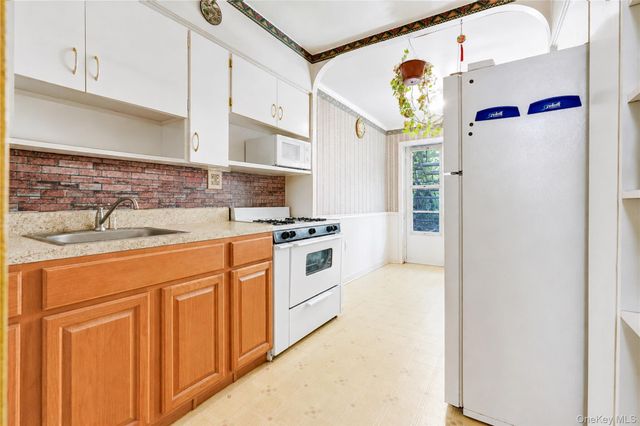 67-10 Selfridge Street, Forest Hills, NY 11375