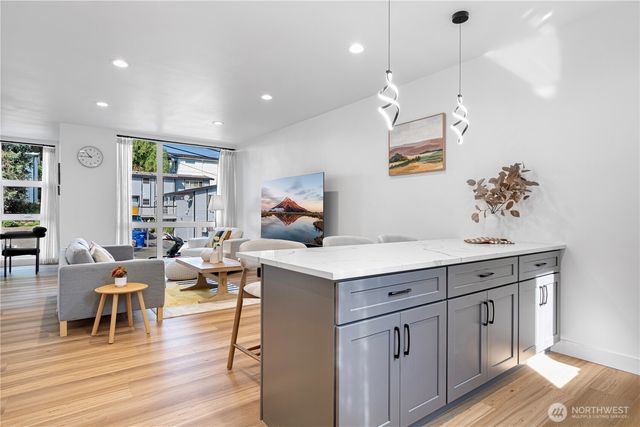 8522 23rd Avenue NE, Seattle, WA 98115