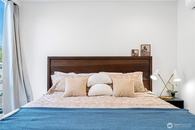 8522 23rd Avenue NE, Seattle, WA 98115