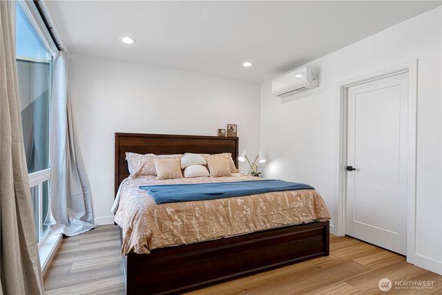 8522 23rd Avenue NE, Seattle, WA 98115