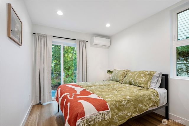 8522 23rd Avenue NE, Seattle, WA 98115