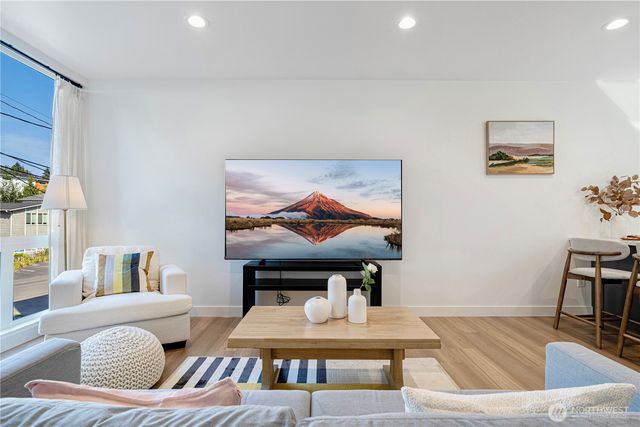 8522 23rd Avenue NE, Seattle, WA 98115